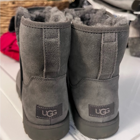 A must have Ugg - Picture 3 of 7